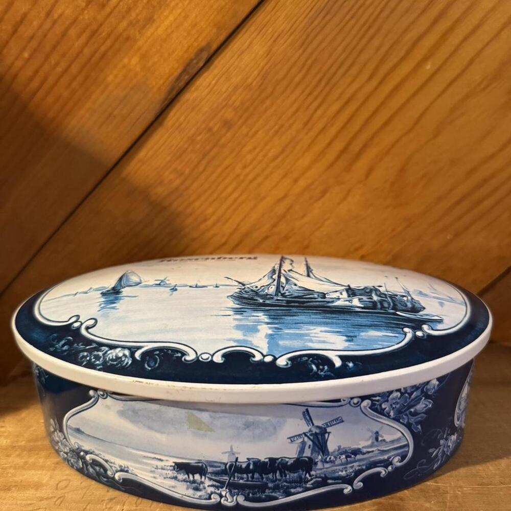 Rosenberg Amsterdam Holland blue & white candy tin  approx 7” x  3”  #delftware - Picture 2 of 2